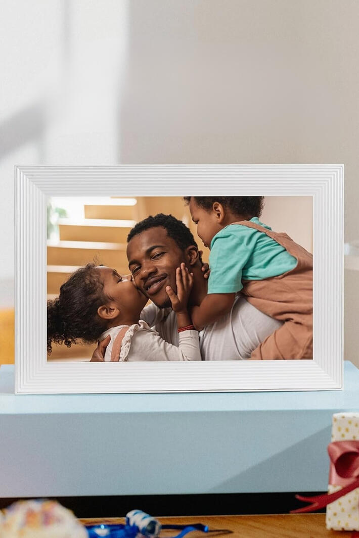 The #1 reviewed digital picture frame and once you give it as a gift, you’ll understand why.