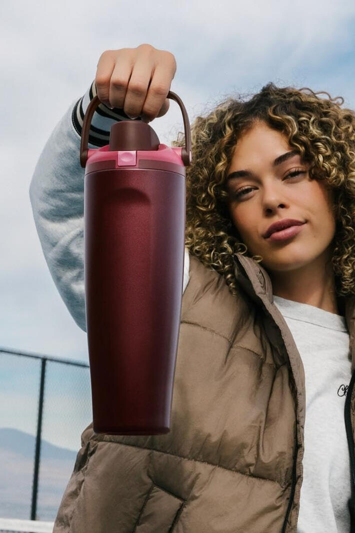 Straw or swig this water bottle lets you choose how you drink. And it does it beautifully.