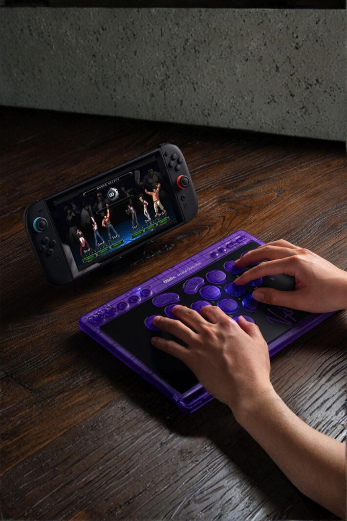 An all-button arcade controller designed for fast, precise gameplay. A great pick for fighting game fans. An all-button arcade controller designed for fast, precise gameplay. A great pick for fighting game fans.