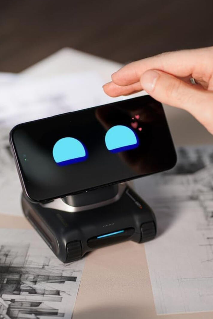 A small AI desktop robot that interacts by voice, responds visually, and adds personality to your workspace. A small AI desktop robot that interacts by voice, responds visually, and adds personality to your workspace.